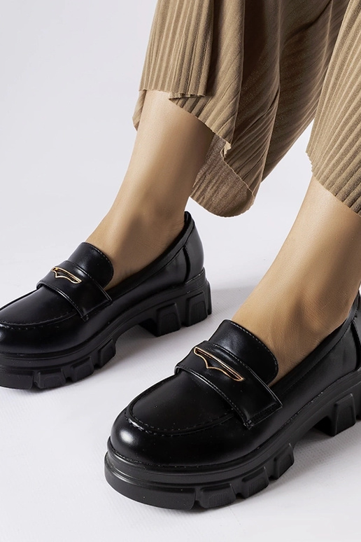 Melni mokasīni ar redzamu protektoru...