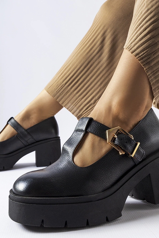 Melni ādas puszābaki, „Karino"