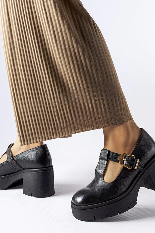 Melni ādas puszābaki, „Karino"