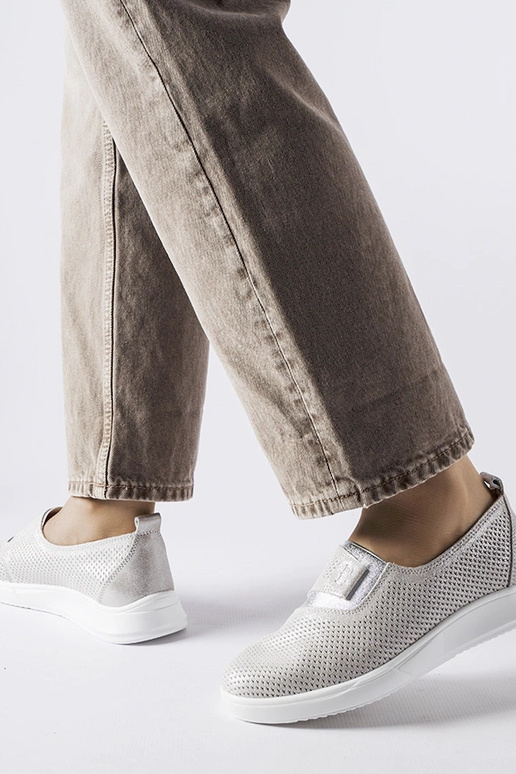 Ethels Sudraba perforētas ādas kedas