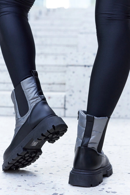 Galvani pelēki izolēti sniega zābaki