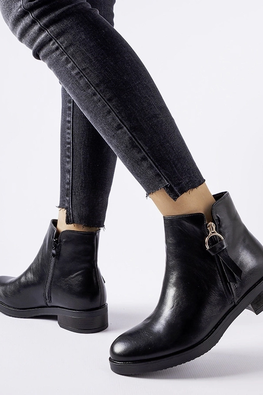 Melni izolēti klasiski Corciano...