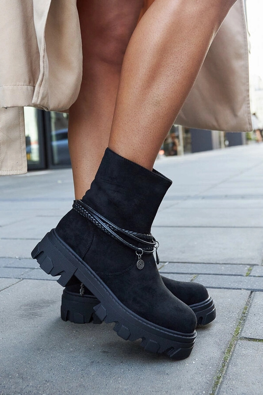 Melni zābaki ar dekoratīvu aproci,...