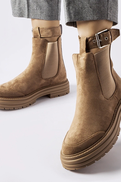 Brūni puszābaki ar dekoratīvu aizdari...