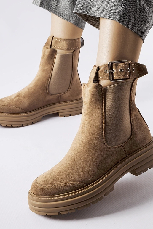 Brūni puszābaki ar dekoratīvu aizdari...