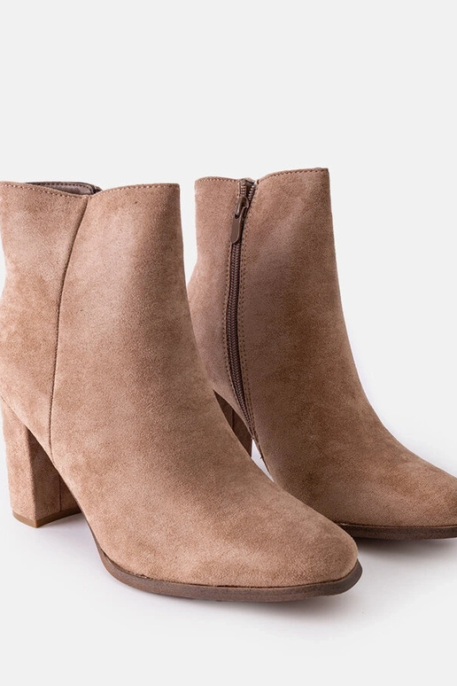 Bēši izolēti puszābaki ar Torricelli...