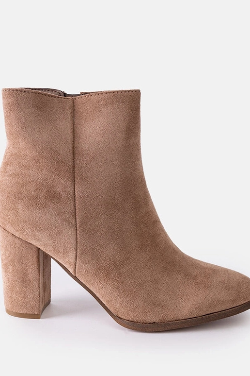 Bēši izolēti puszābaki ar Torricelli...