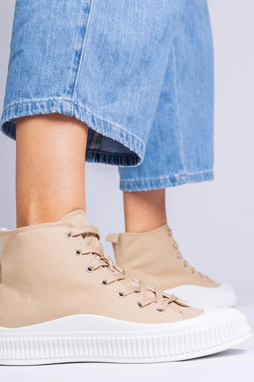 Tumši smilšu krāsas zābaki uz...