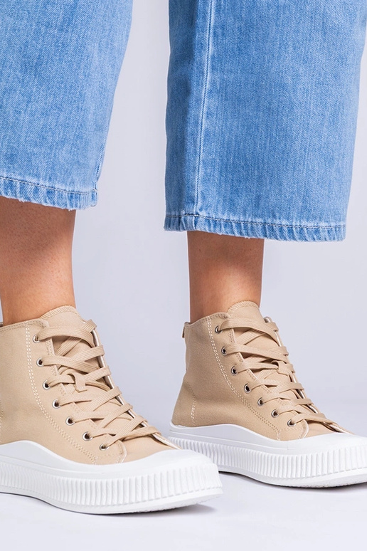 Tumši smilšu krāsas zābaki uz...