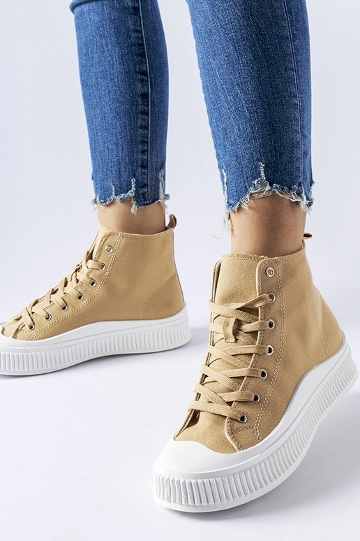 Tumši smilšu krāsas zābaki uz...