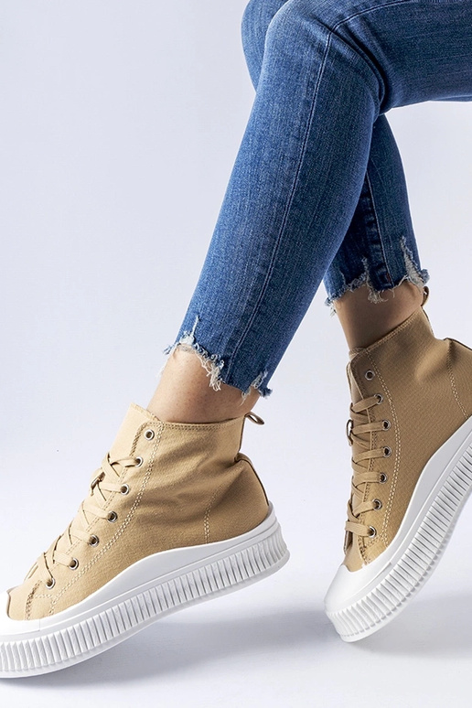 Tumši smilšu krāsas zābaki uz...