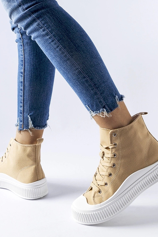 Tumši smilšu krāsas zābaki uz...