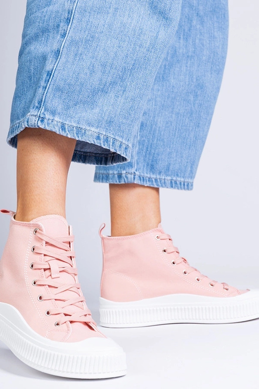 Rozā augsti zābaki uz platformas,...