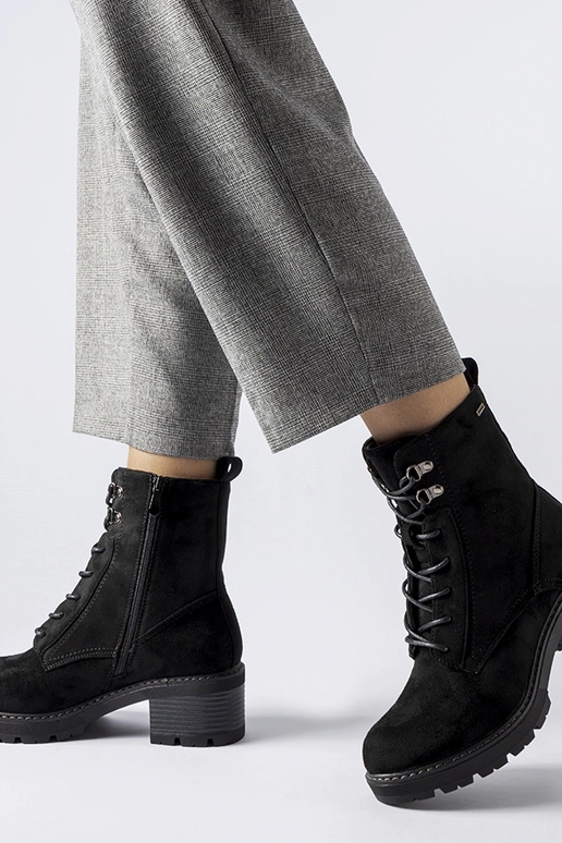 Melni šņorzābaki Clementina