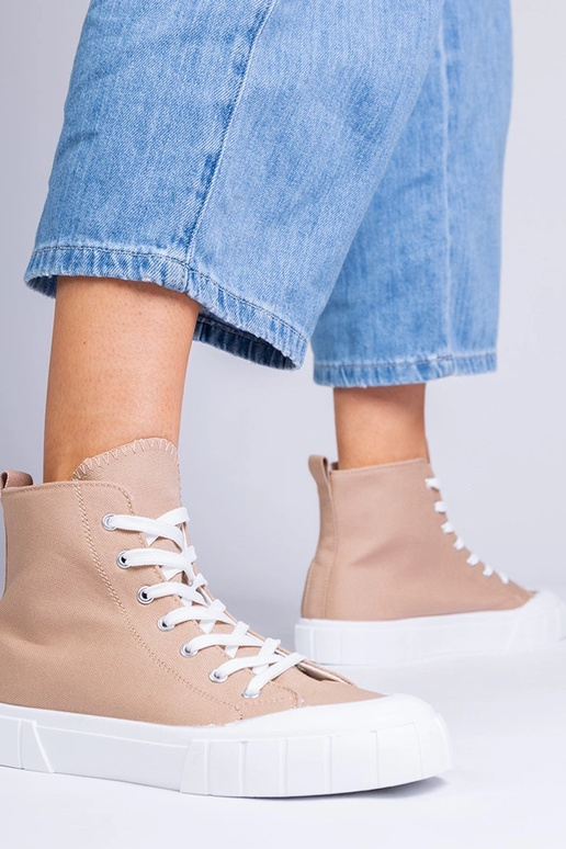 Brūni zābaki virs potītes, „Citta"