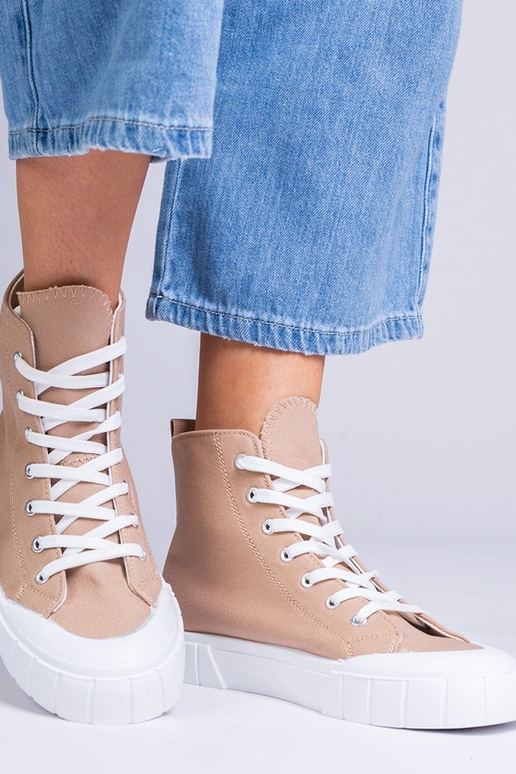 Brūni zābaki virs potītes, „Citta"