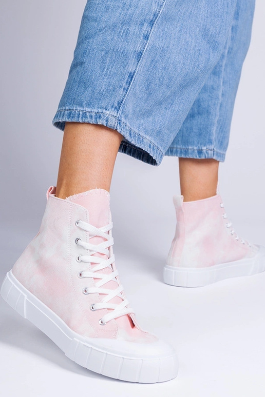 Rozā zābaki virs potītes, „Citta"