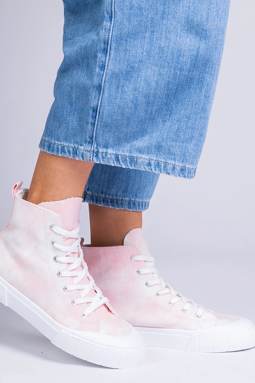 Rozā zābaki virs potītes, „Citta"