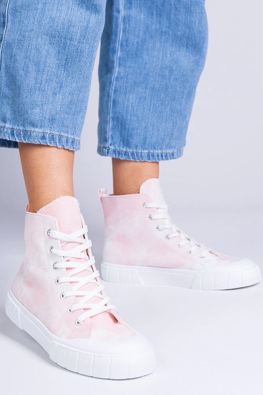 Rozā zābaki virs potītes, „Citta"