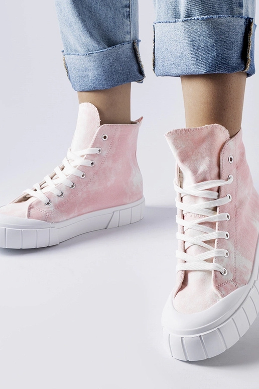 Rozā zābaki virs potītes, „Citta"