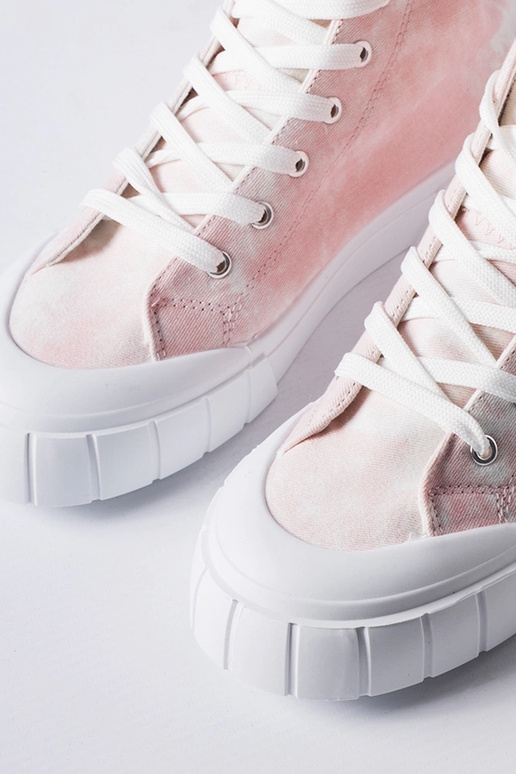 Rozā zābaki virs potītes, „Citta"