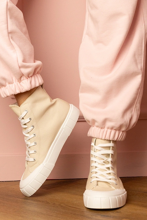 Smilšu krāsas zābaki virs potītes,...