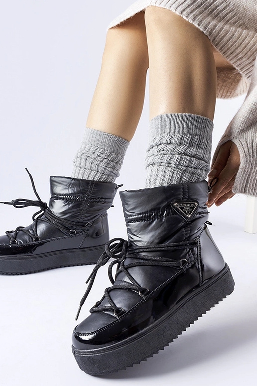 Melni izolēti sniega zābaki ar gumiju...