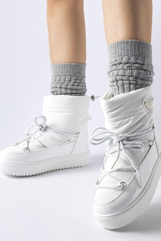 Balti izolēti sniega zābaki ar gumiju...