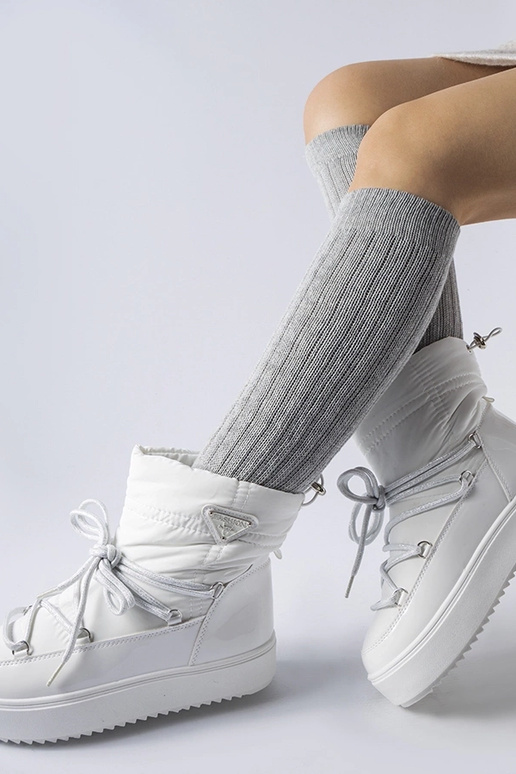 Balti izolēti sniega zābaki ar gumiju...