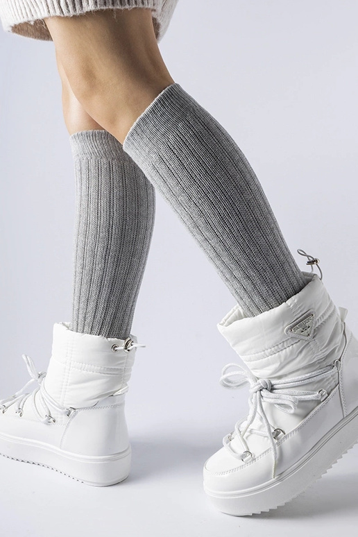 Balti izolēti sniega zābaki ar gumiju...