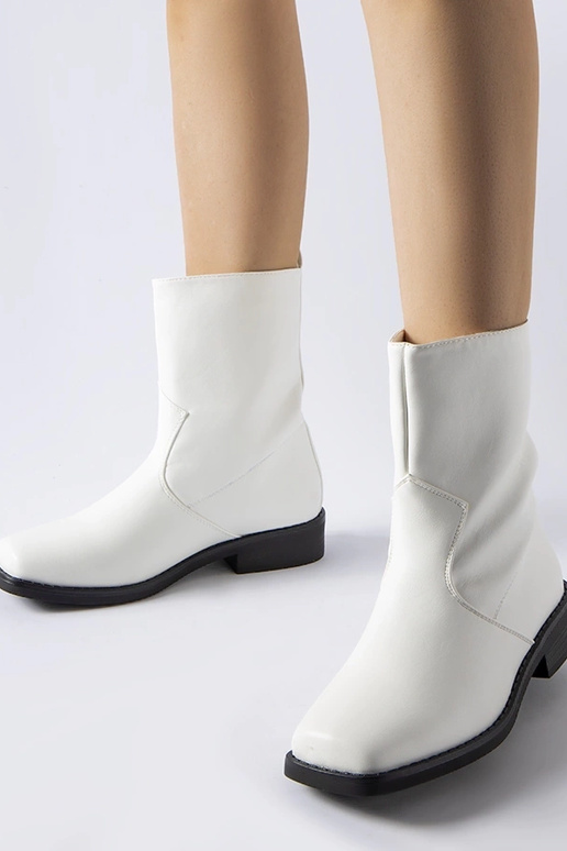 Balti izolēti puszābaki ar...