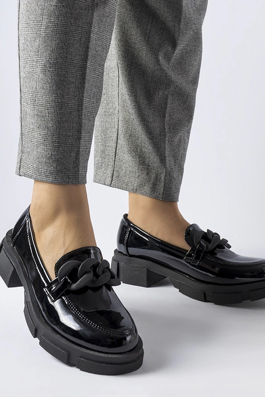 melni lakoti mokasīni ar ķēdi Suelli