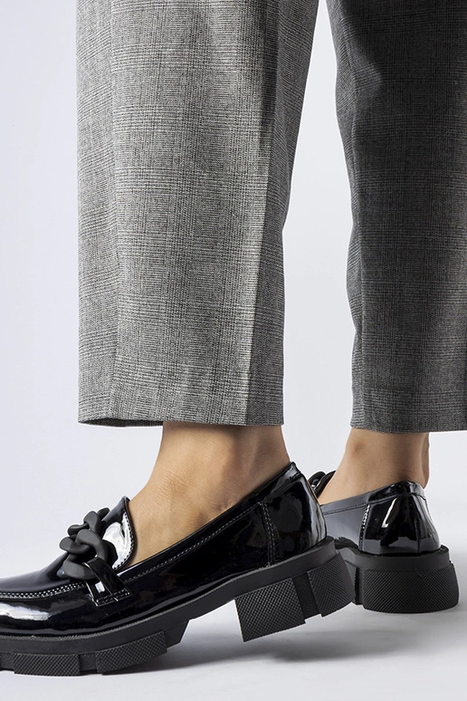 melni lakoti mokasīni ar ķēdi Suelli