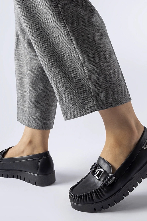 Lionella melni klaipi ar sprādzēm ar... Lionella melni klaipi ar sprādzēm ar...