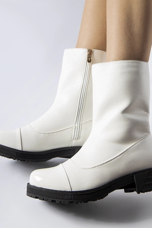 Balti izolēti klasiski Monsanpolo...