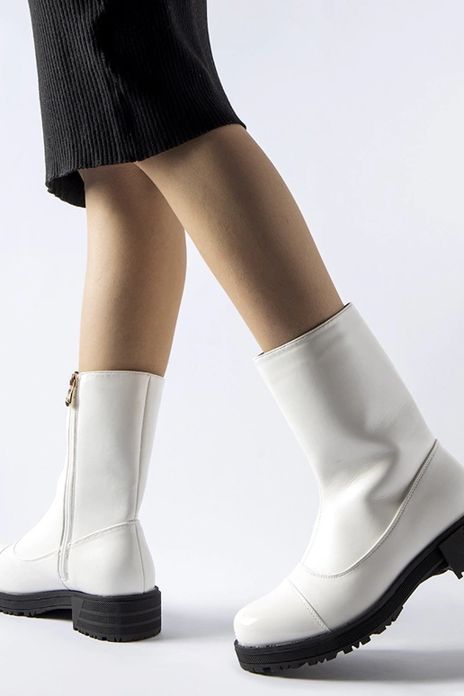 Balti izolēti klasiski Monsanpolo...