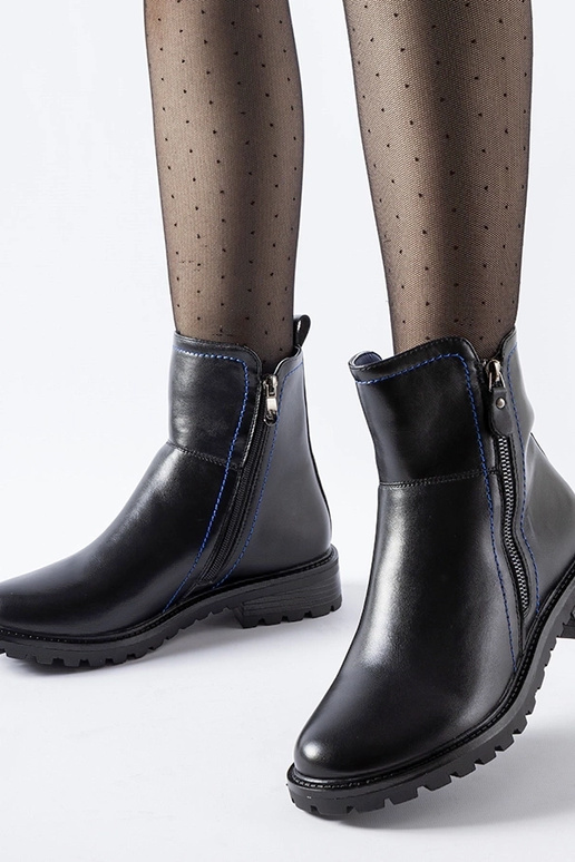 Melni zābaki ar dekoratīvu zilu diegu...