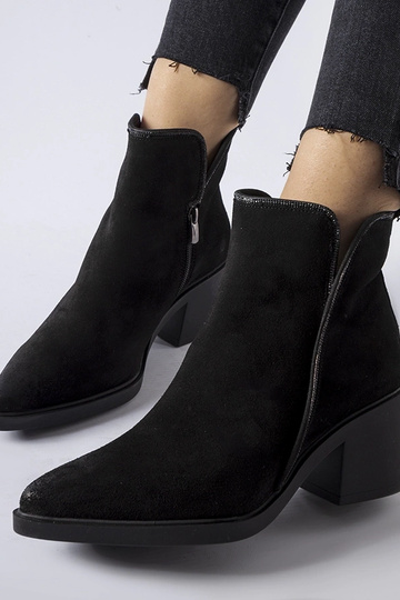 Melni zamšādas zābaki uz... 2