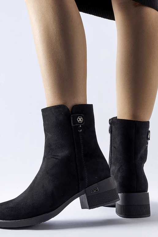 Melni siltināti zābaki no ādas Faustin