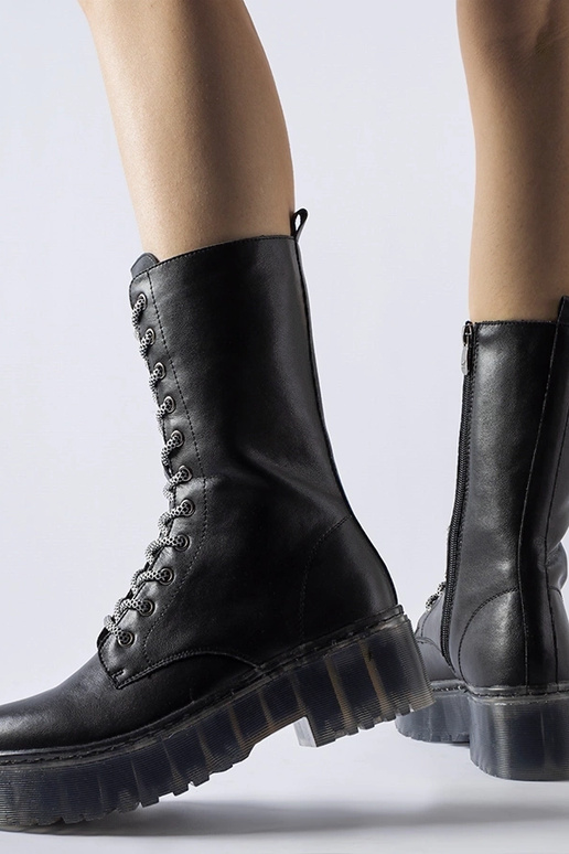 Melni, augsti izolēti ādas zābaki...