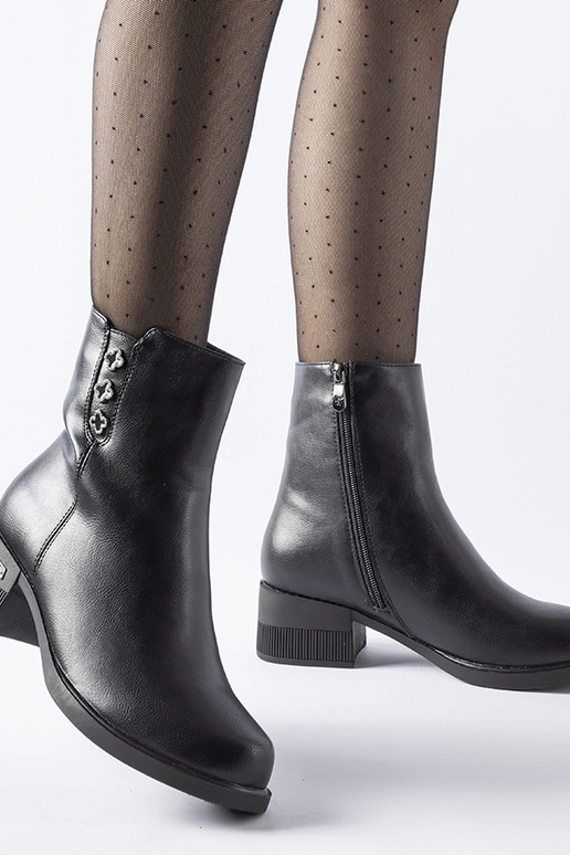 Insignia melni siltināti zābaki ar...