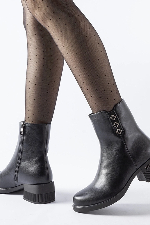 Insignia melni siltināti zābaki ar...