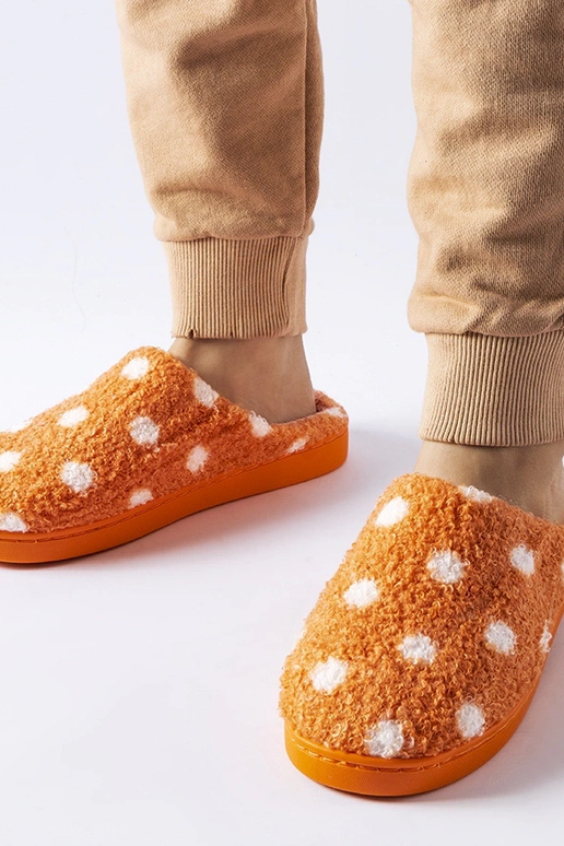 Oranžas siltas čības ar baltiem... Oranžas siltas čības ar baltiem...