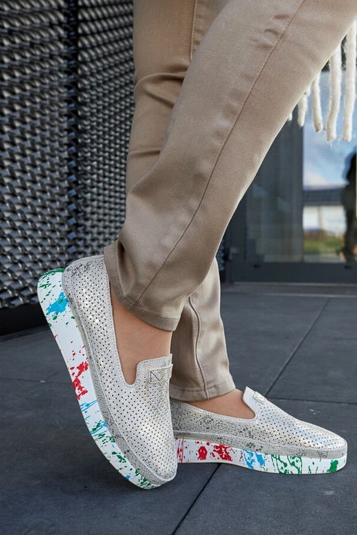 Santina bēši puskājēji uz krāsaina... Santina bēši puskājēji uz krāsaina...