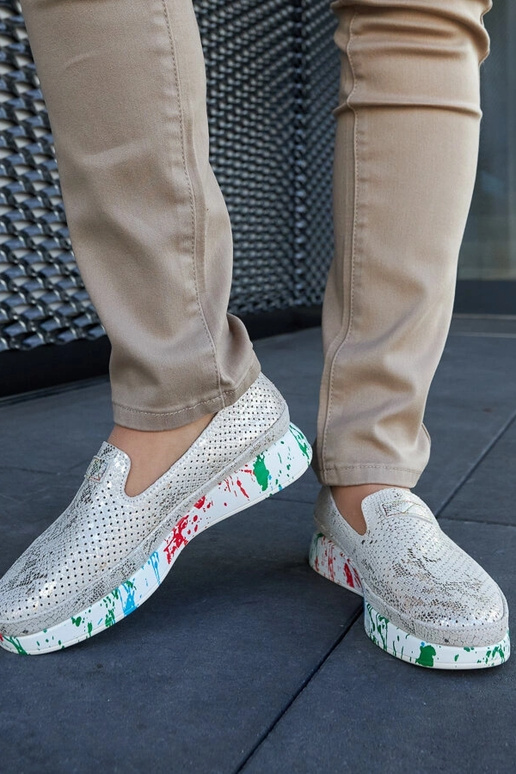 Santina bēši puskājēji uz krāsaina... Santina bēši puskājēji uz krāsaina...