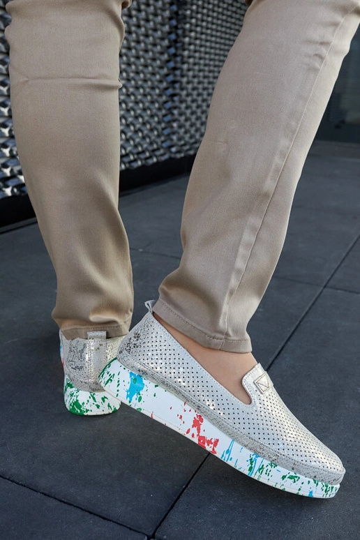 Santina bēši puskājēji uz krāsaina... Santina bēši puskājēji uz krāsaina...