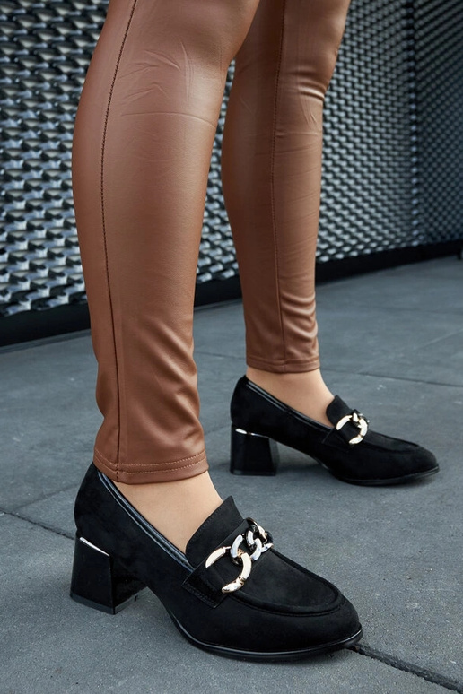 Melni apavi uz bloka papēža no...