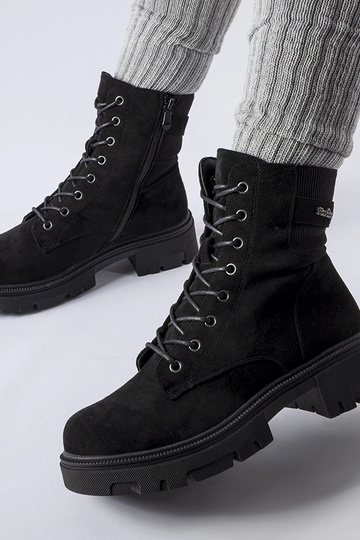 Melni maigi izolēti... 2