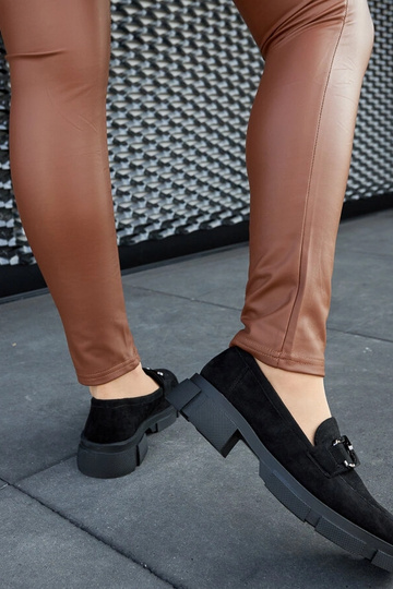 Melni masīvi mokasīni ar...