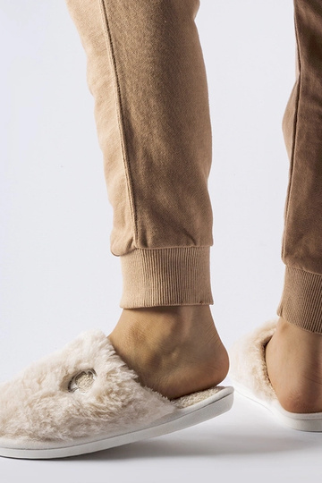 Bēšas siltas čības ar...